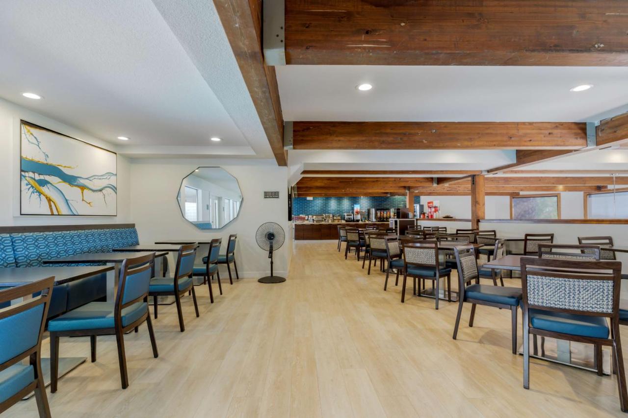 | Best Western Plus Novato Oaks Inn