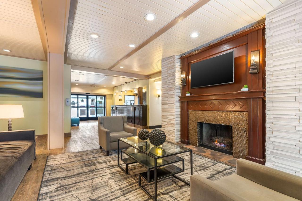 | Best Western John Muir Inn