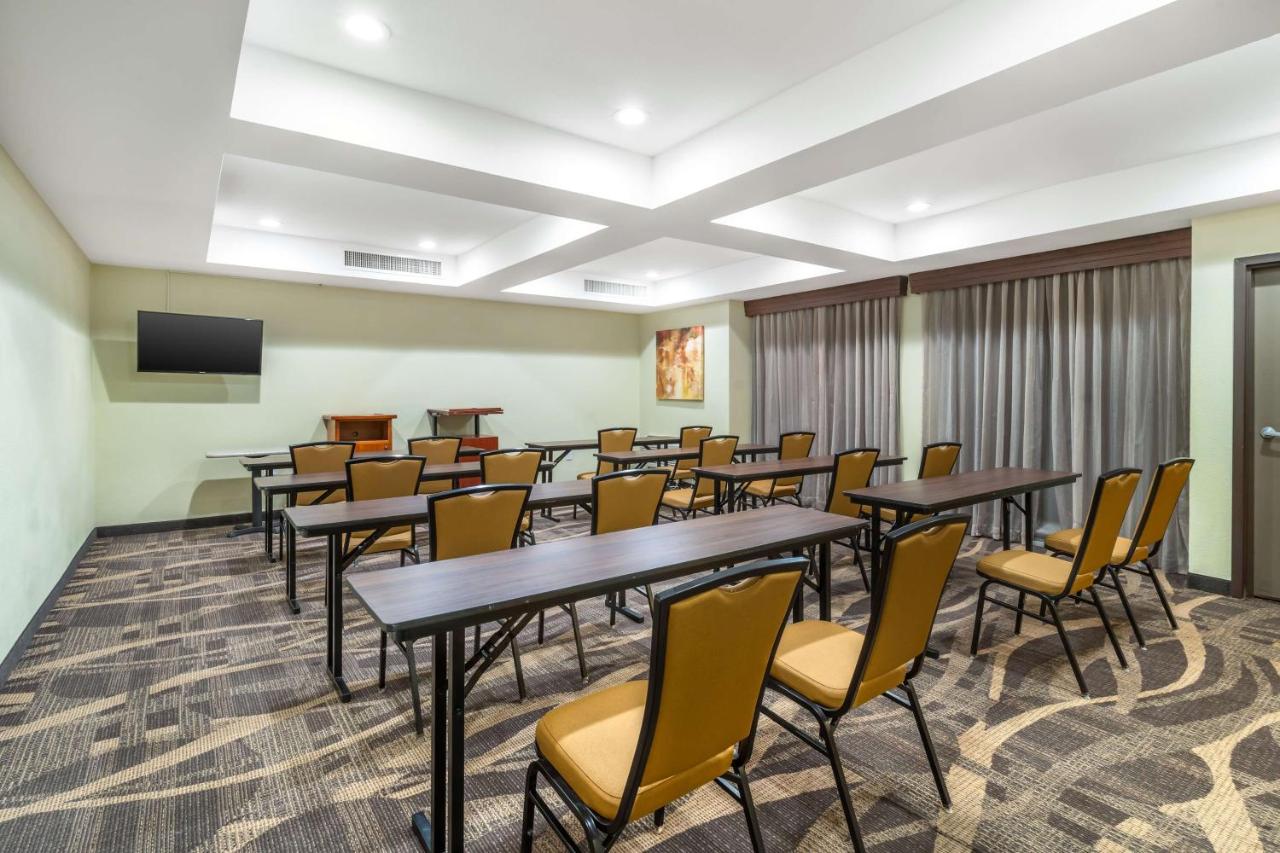 | Best Western John Muir Inn