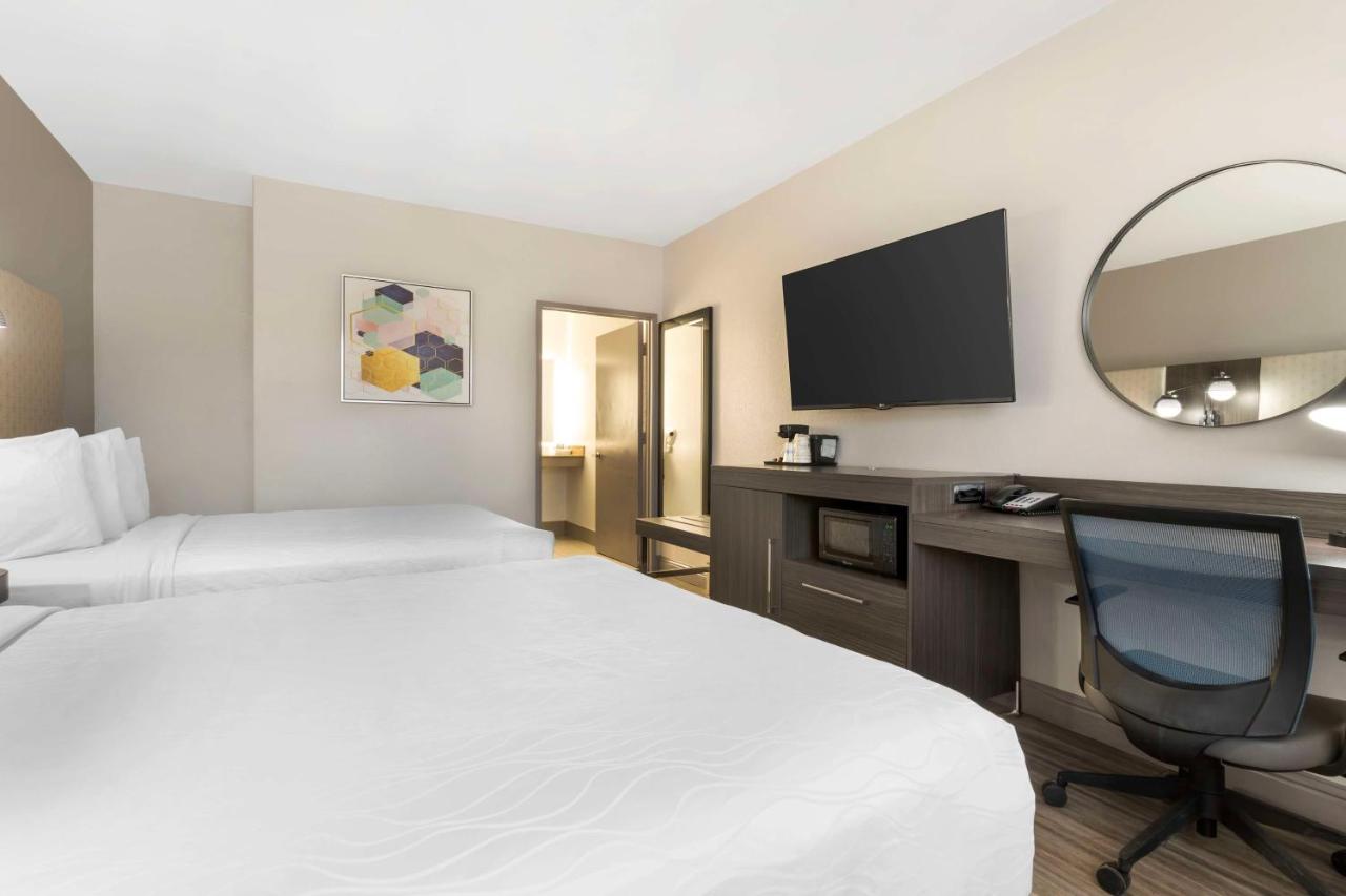 Double Room with Two Double Beds - Mobility Access/Non-Smoking at Best Western Marina State Beach