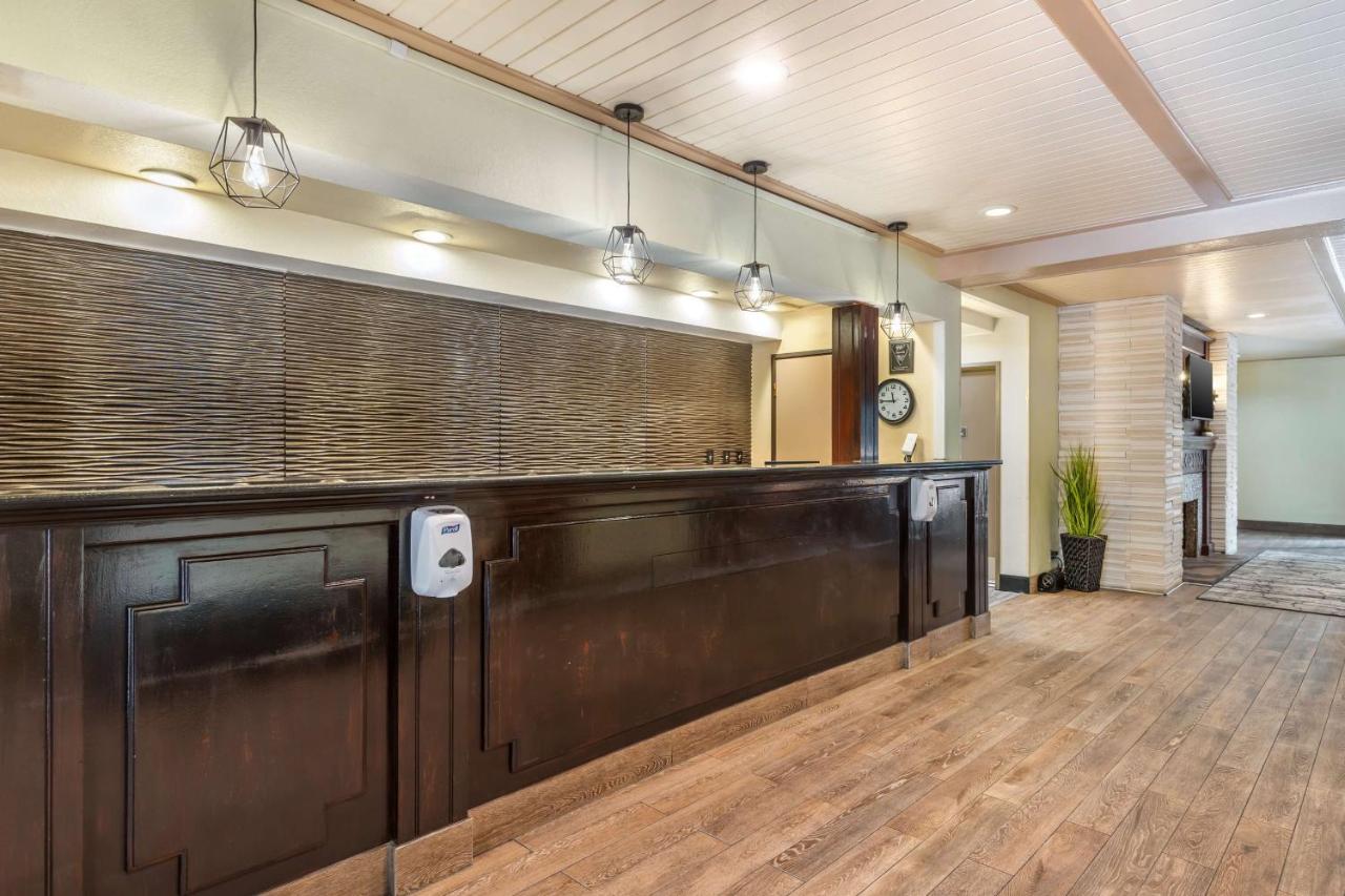 | Best Western John Muir Inn