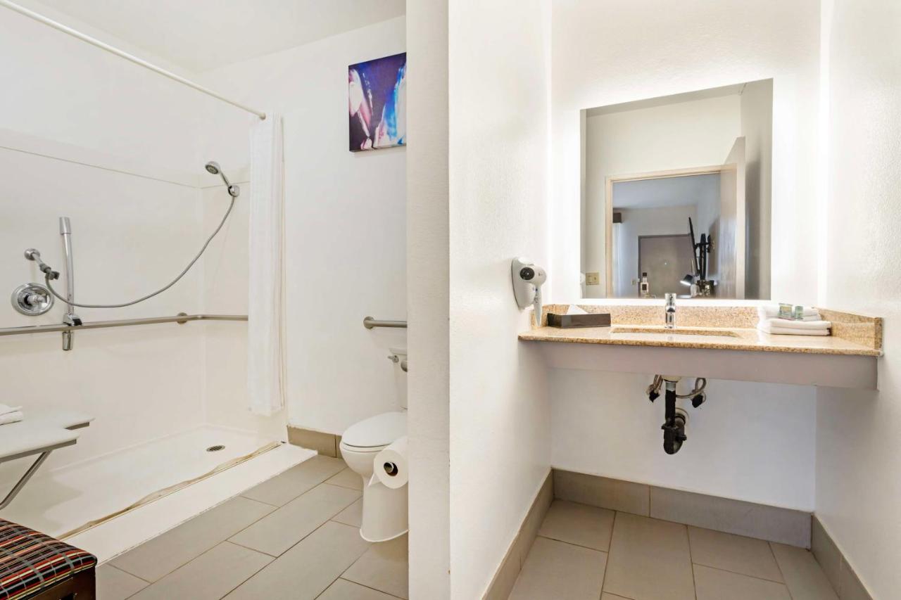 King Room - Mobility Accessible/Non-Smoking at Best Western Marina State Beach