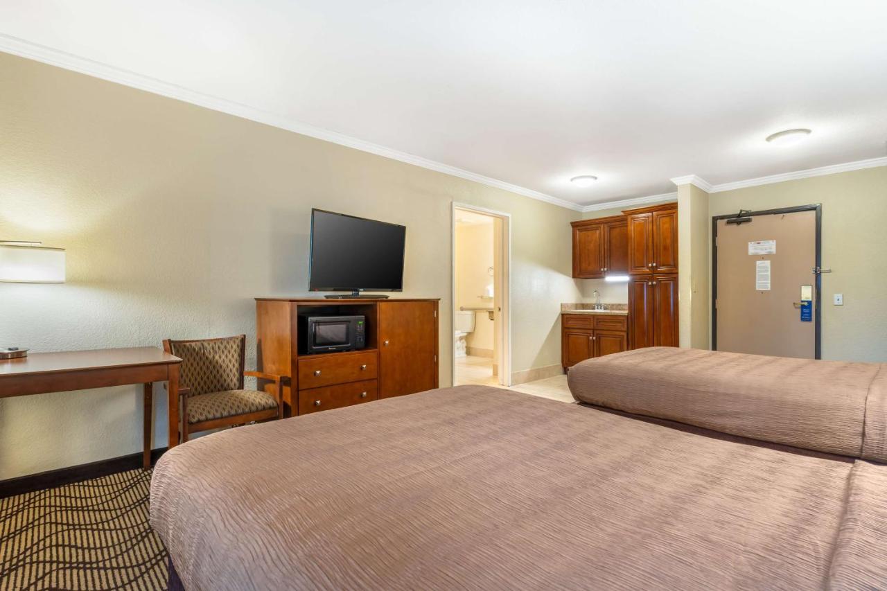 | Best Western John Muir Inn
