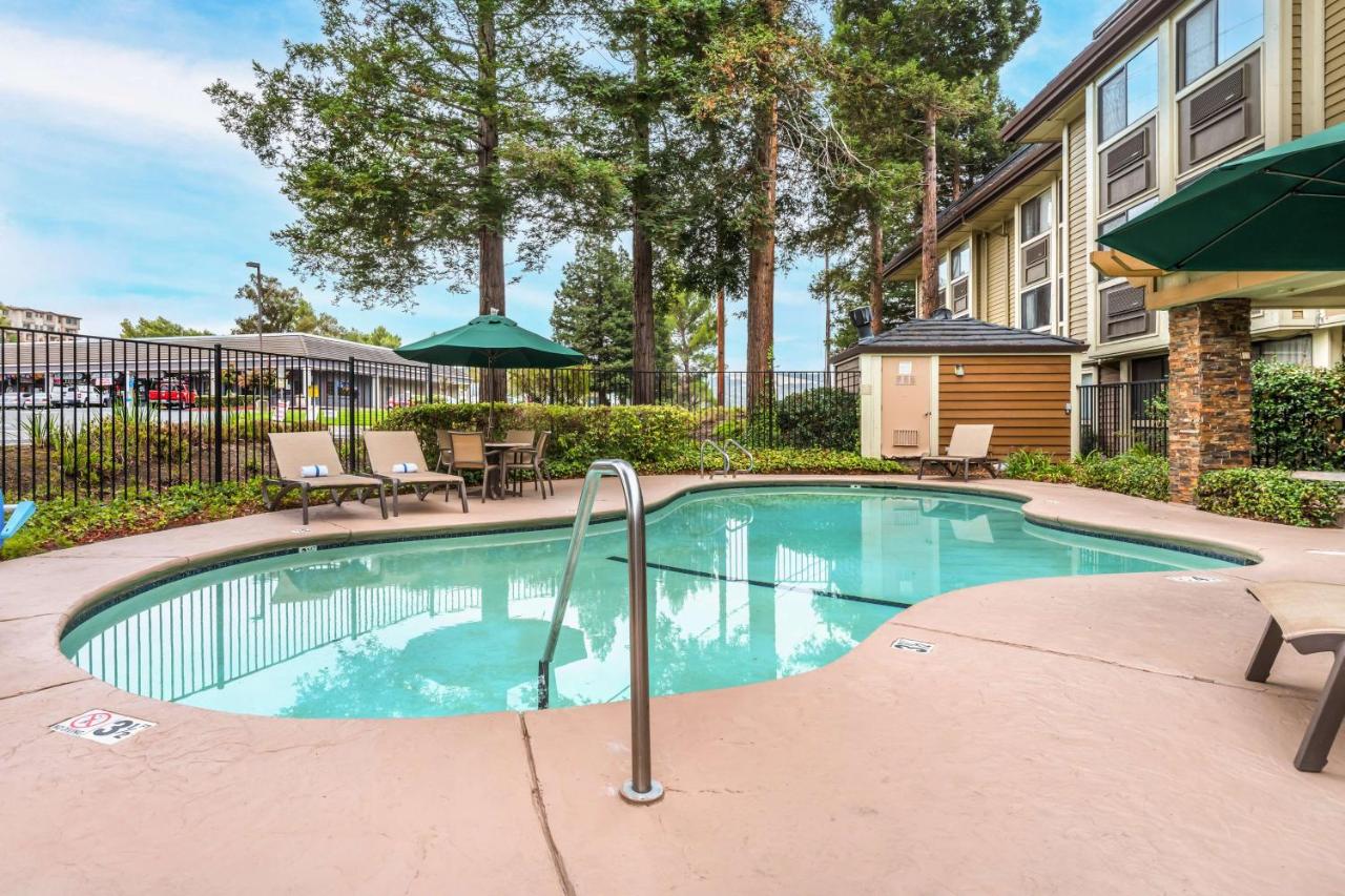| Best Western John Muir Inn
