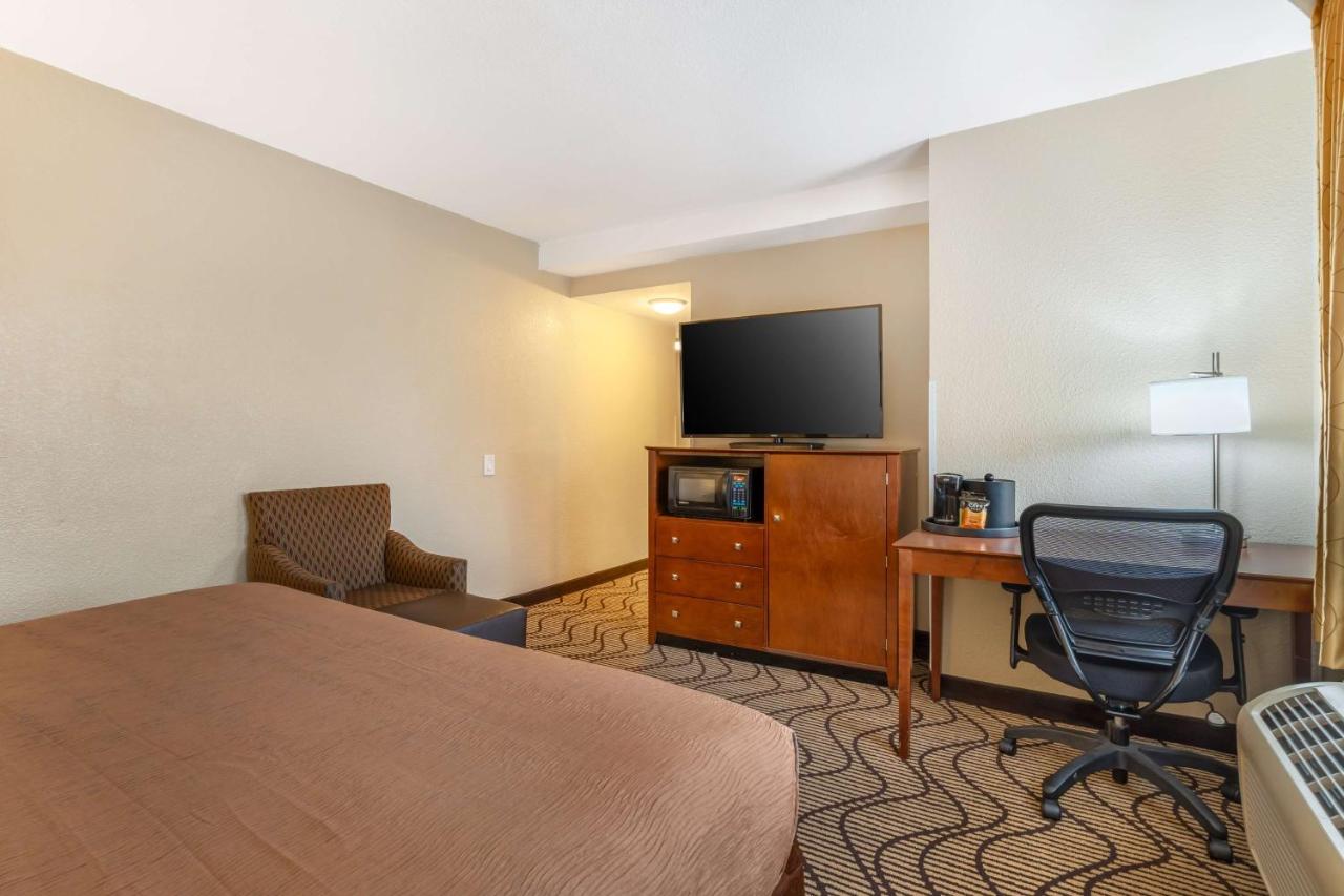 | Best Western John Muir Inn
