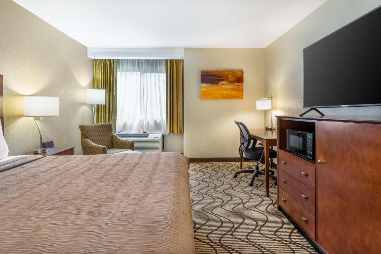  | Best Western John Muir Inn