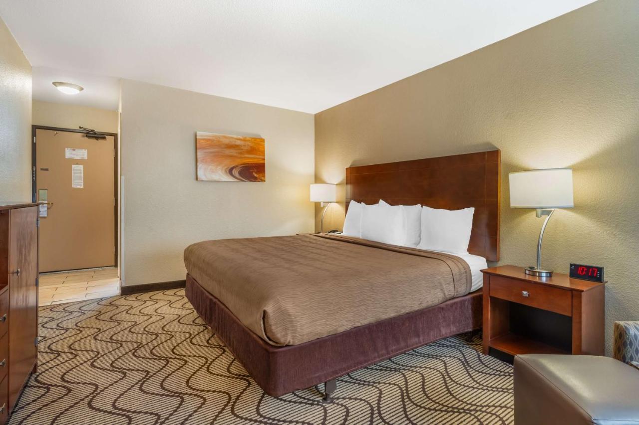 | Best Western John Muir Inn