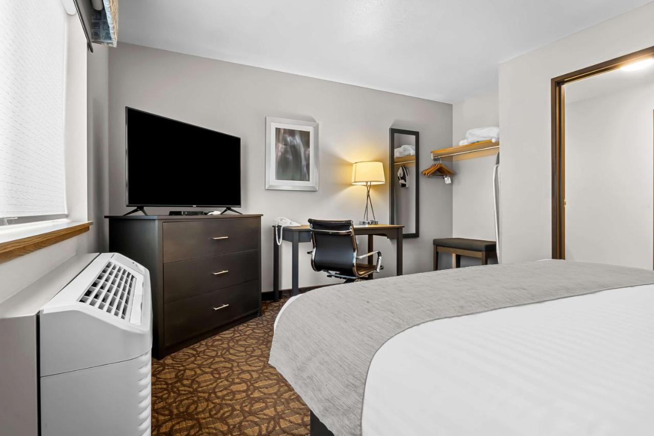 King Suite at Best Western Sawtooth Inn & Suites