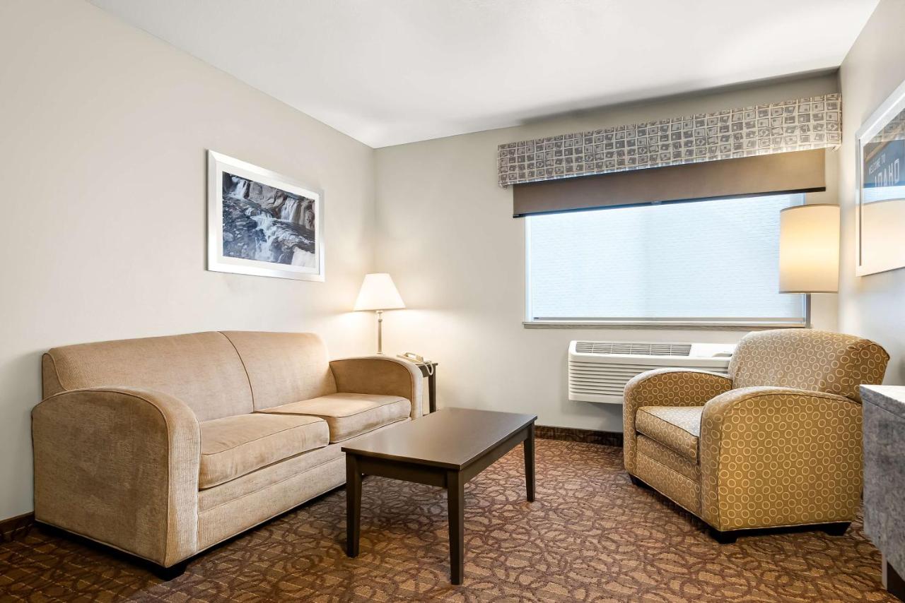 King Suite at Best Western Sawtooth Inn & Suites