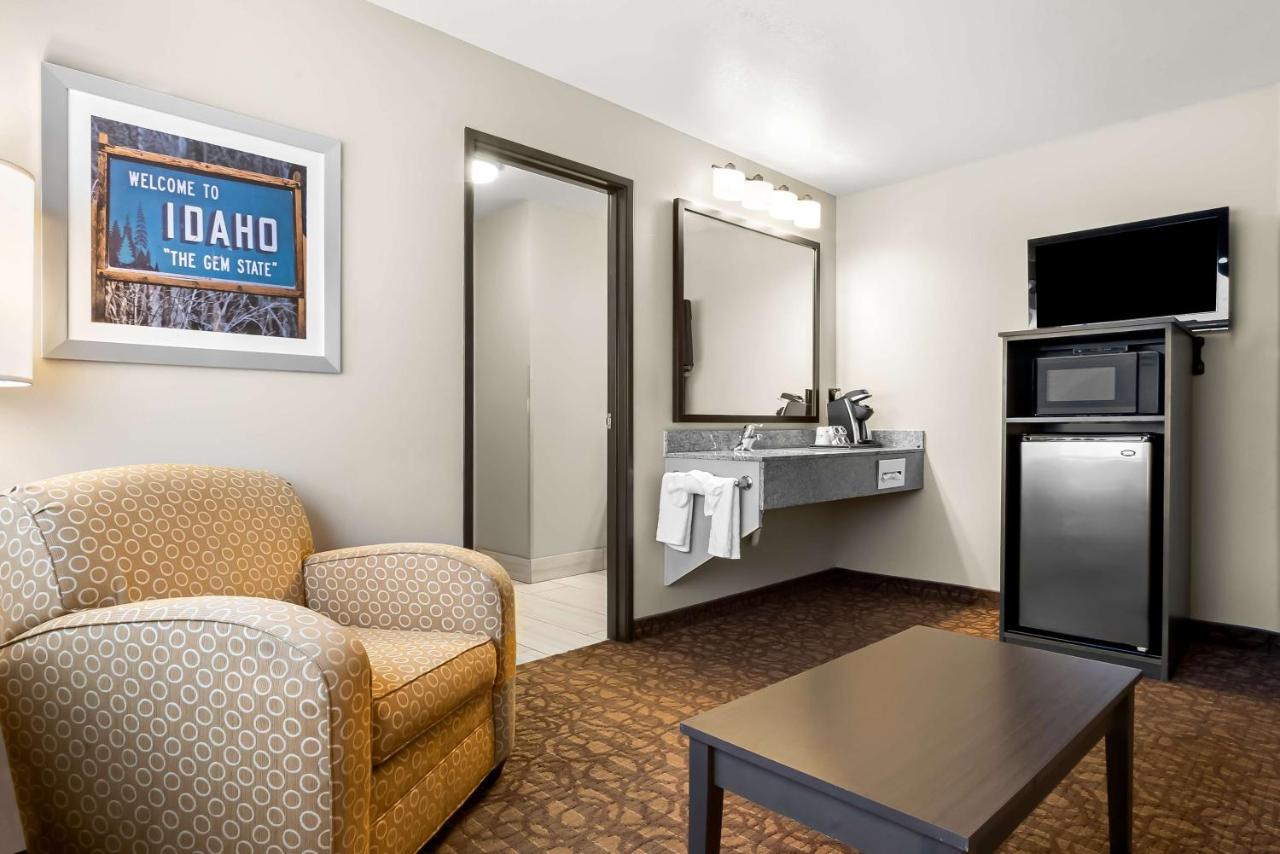 King Suite at Best Western Sawtooth Inn & Suites