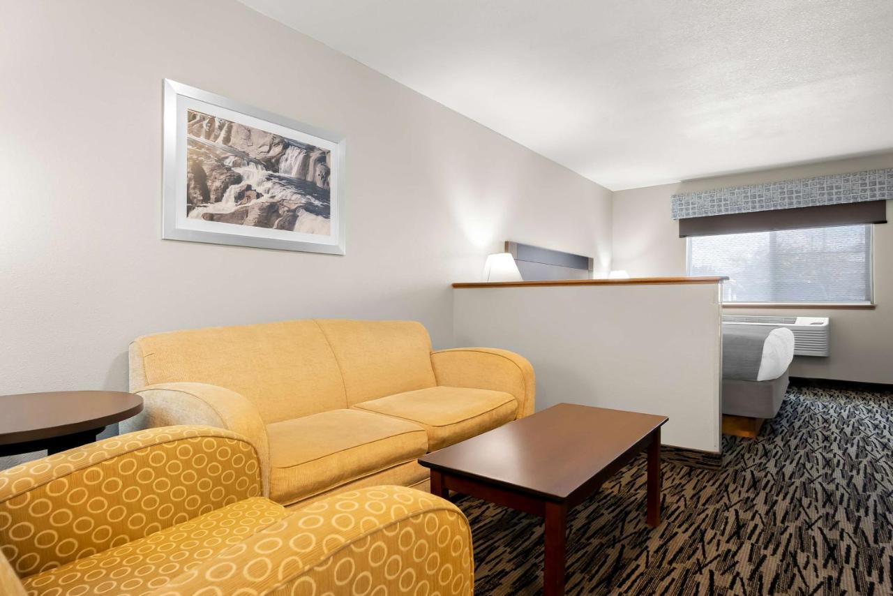 | Best Western Sawtooth Inn & Suites