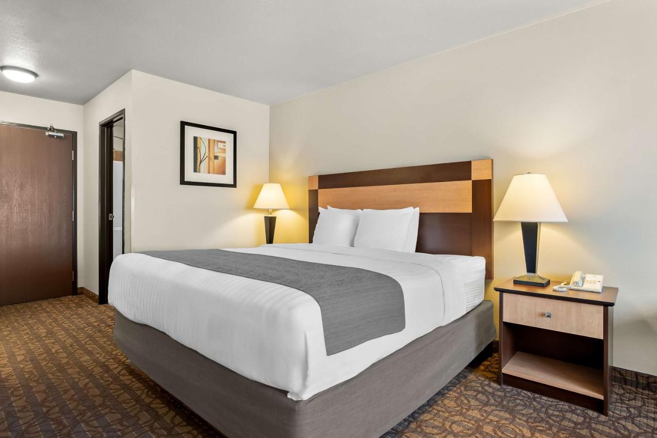 | Best Western Sawtooth Inn & Suites