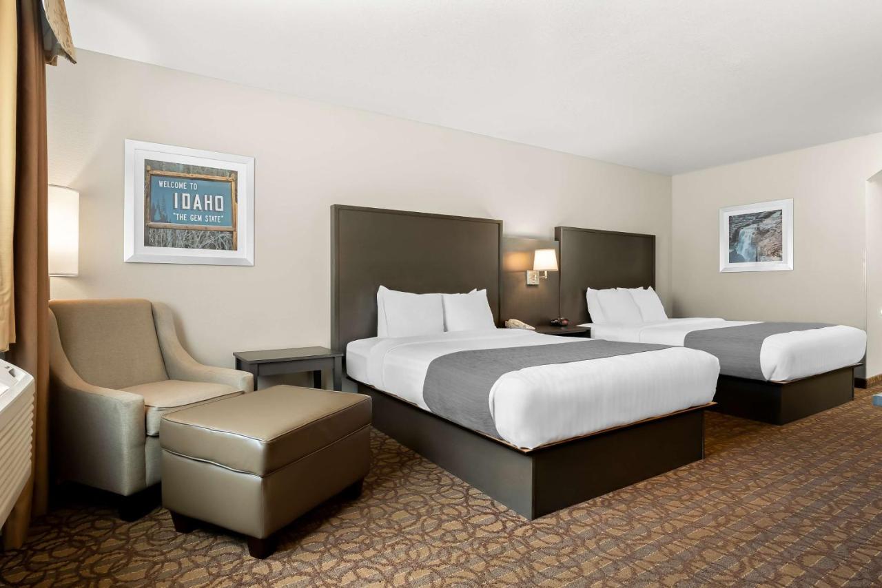 Queen Room with Two Queen Beds at Best Western Sawtooth Inn & Suites