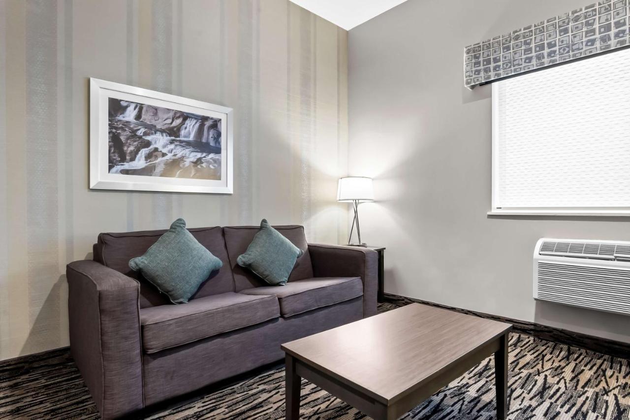 Queen Room with Two Queen Beds and Sofa Bed - Non-Smoking at Best Western Sawtooth Inn & Suites