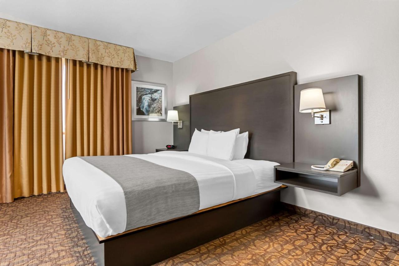 | Best Western Sawtooth Inn & Suites