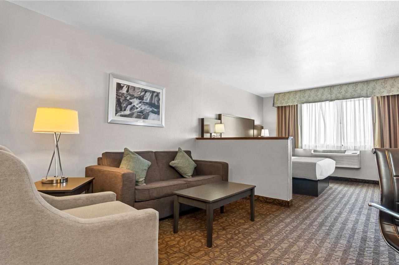 Deluxe King Room at Best Western Sawtooth Inn & Suites