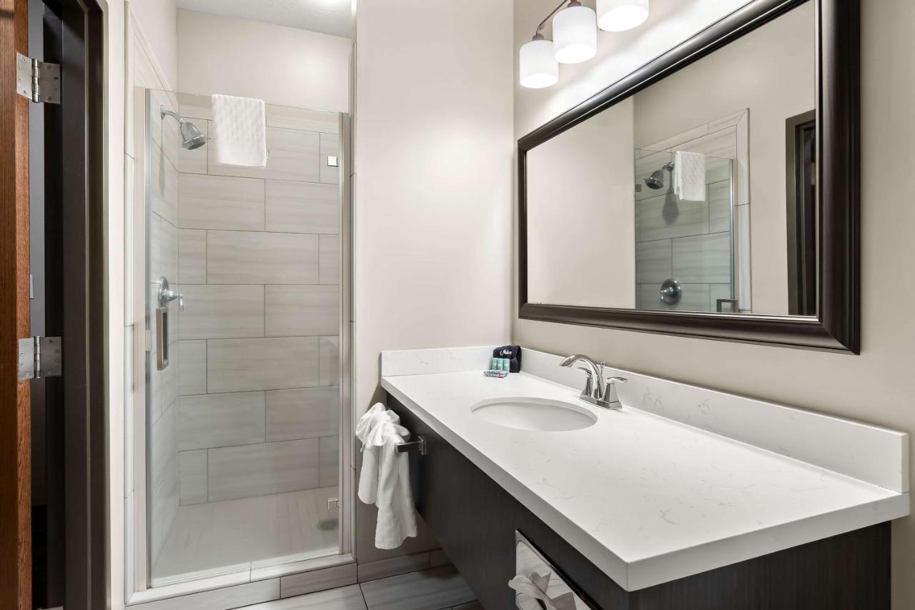 Queen Room with Two Queen Beds at Best Western Sawtooth Inn & Suites