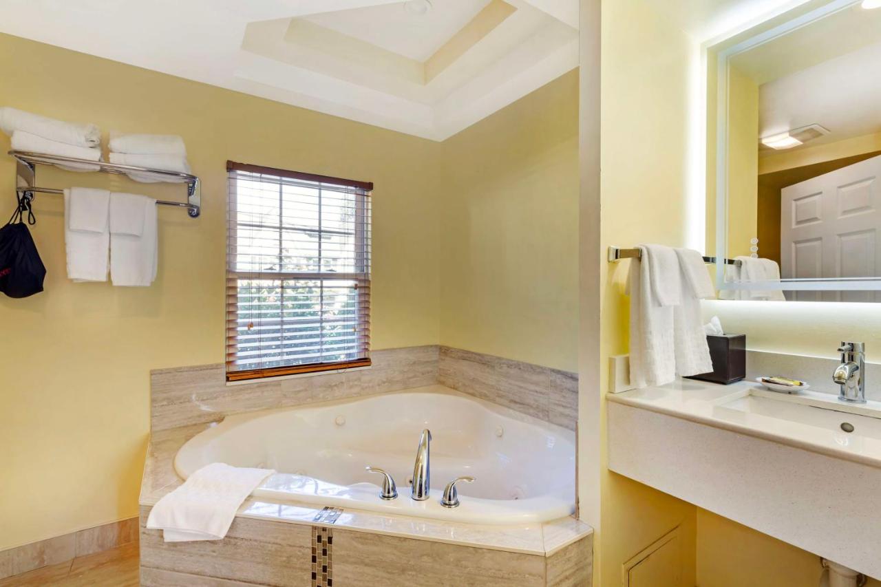 | Best Western Plus Cold Spring
