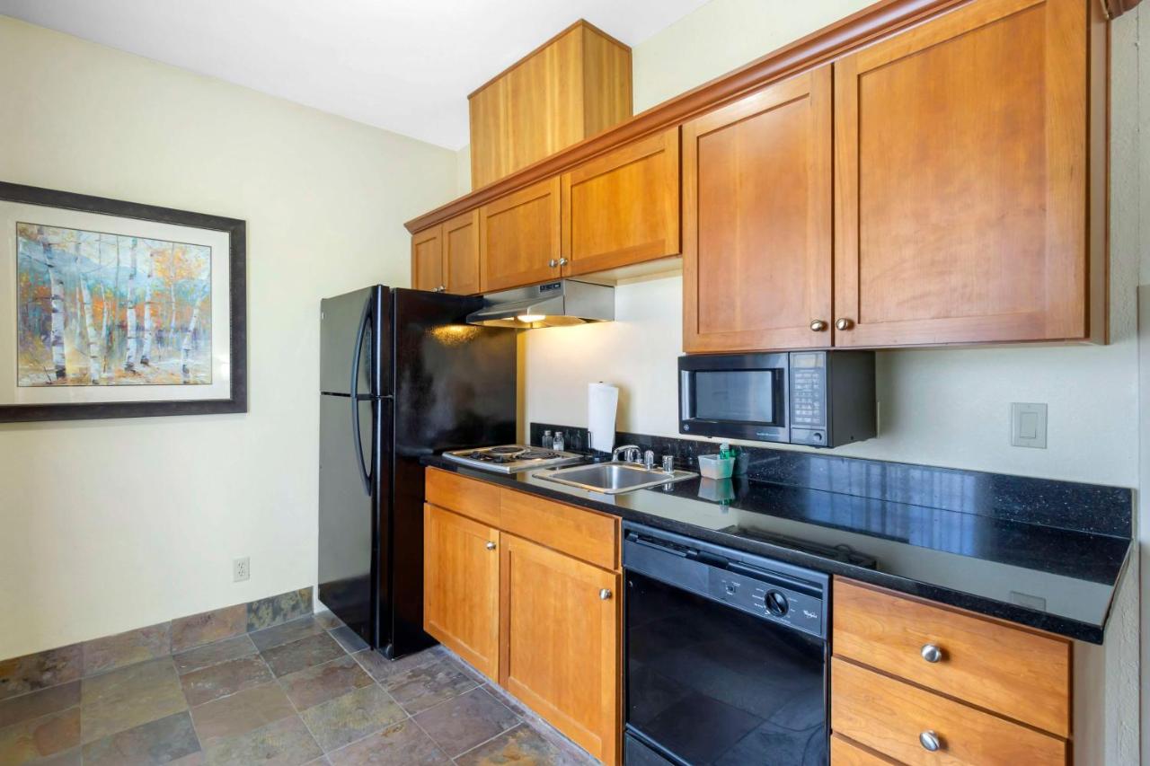 King Suite with Kitchenette at Best Western Plus Ellensburg Hotel