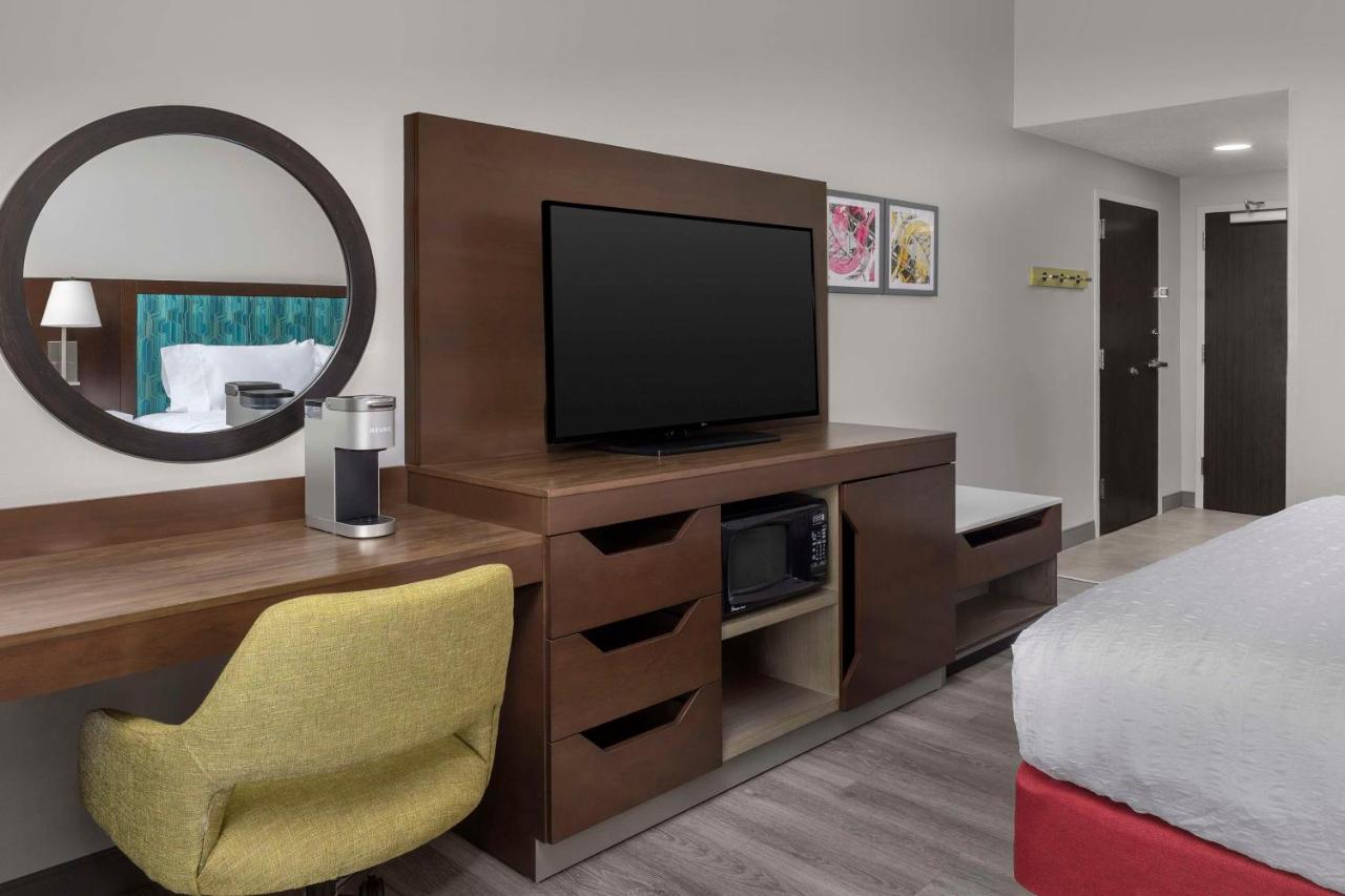 King Room - Non-Smoking at Hampton Inn Birmingham I-65/Lakeshore Drive