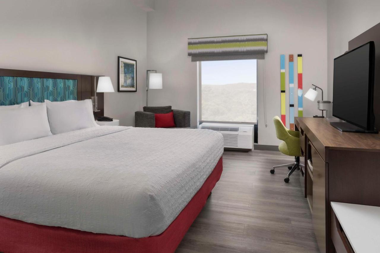 King Room - Non-Smoking at Hampton Inn Birmingham I-65/Lakeshore Drive