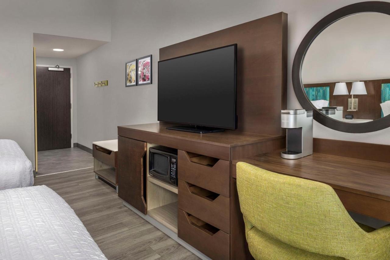Queen Room with Two Queen Beds - Non-Smoking at Hampton Inn Birmingham I-65/Lakeshore Drive