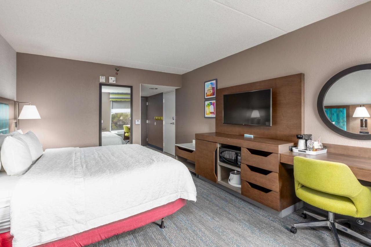 King Room with Roll-In Shower - Mobility Accessible at Hampton Inn Columbus/Dublin