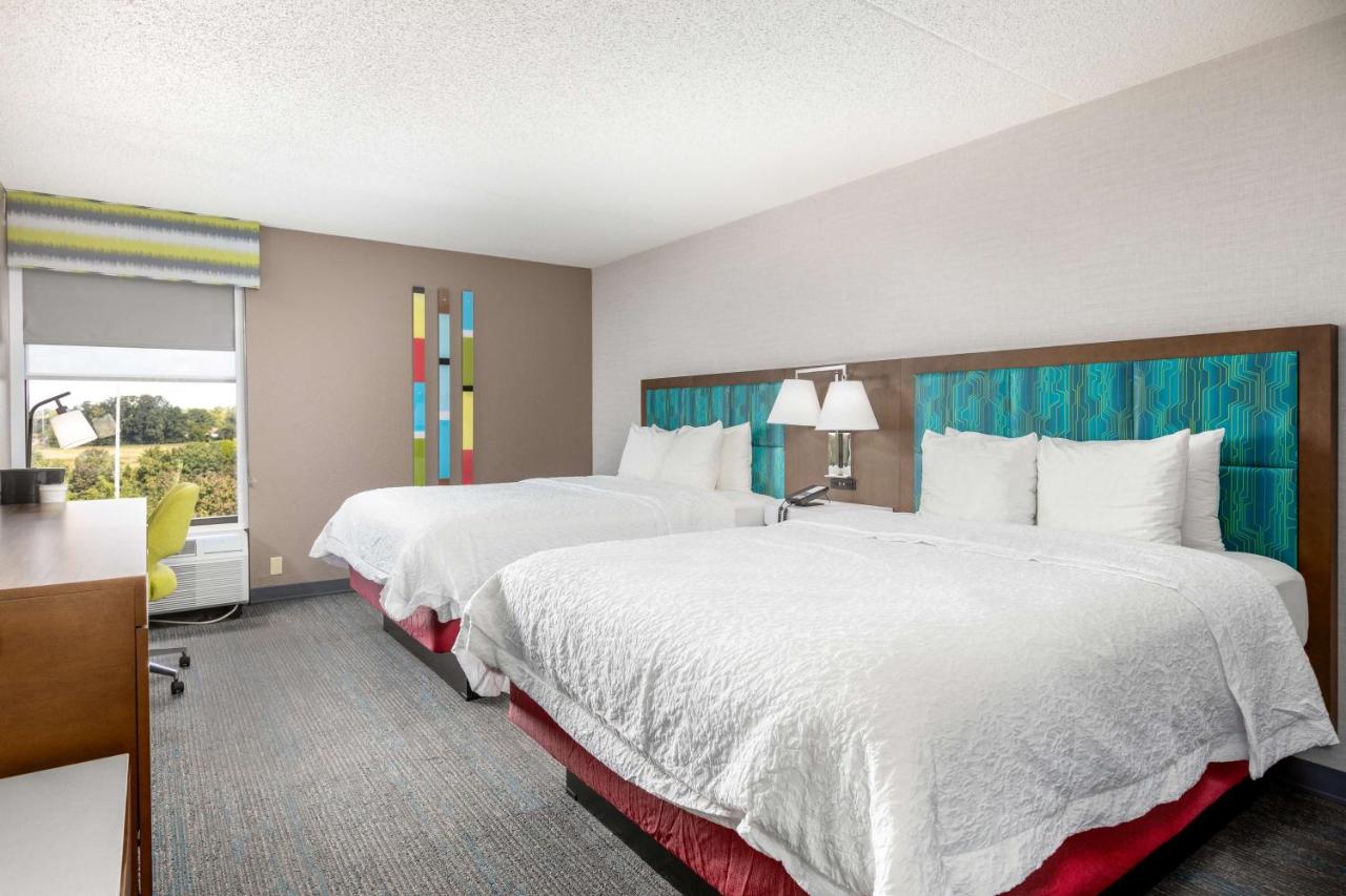 Queen Room with Two Queen Beds at Hampton Inn Columbus/Dublin