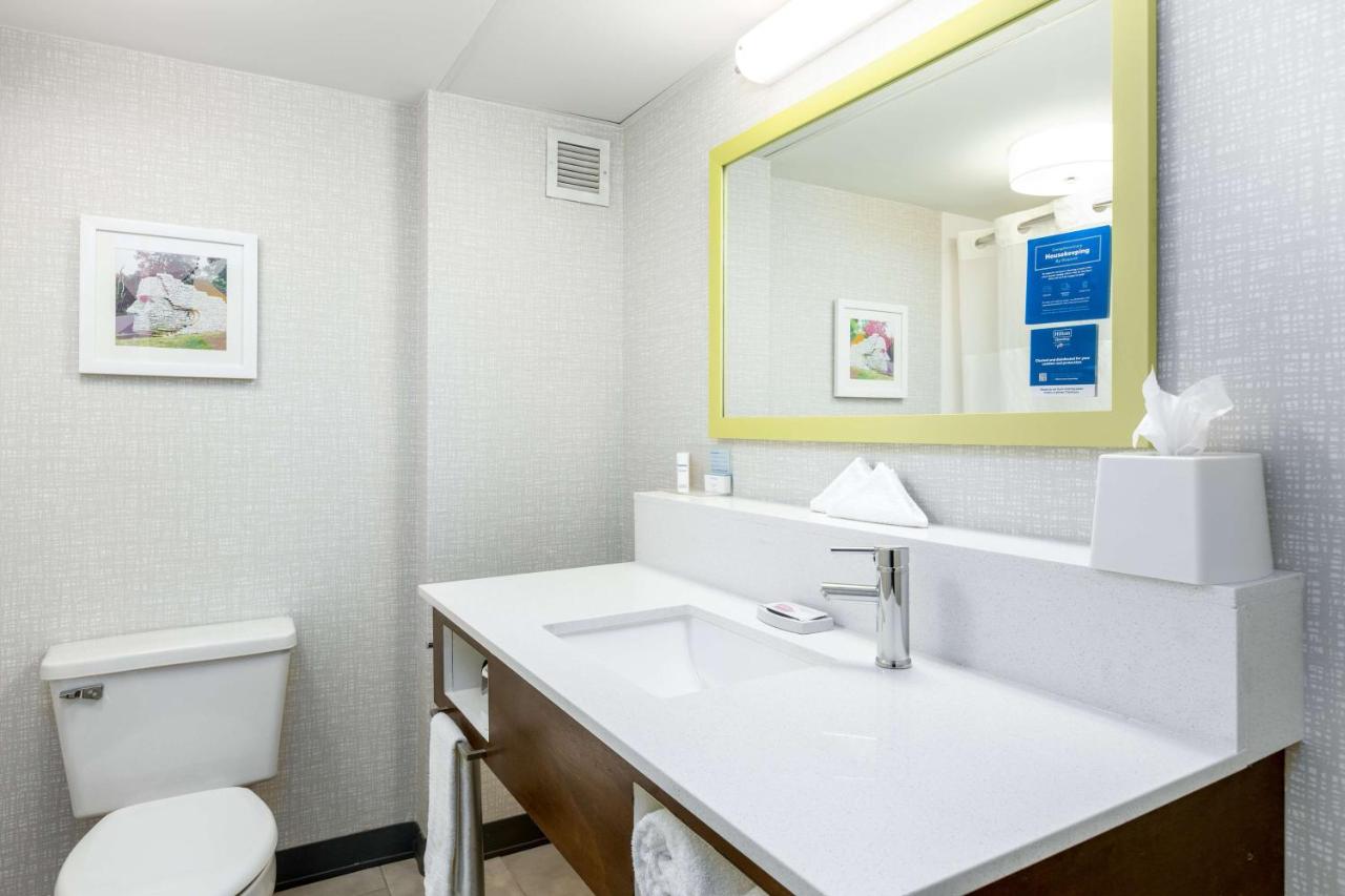 Queen Room with Two Queen Beds at Hampton Inn Columbus/Dublin
