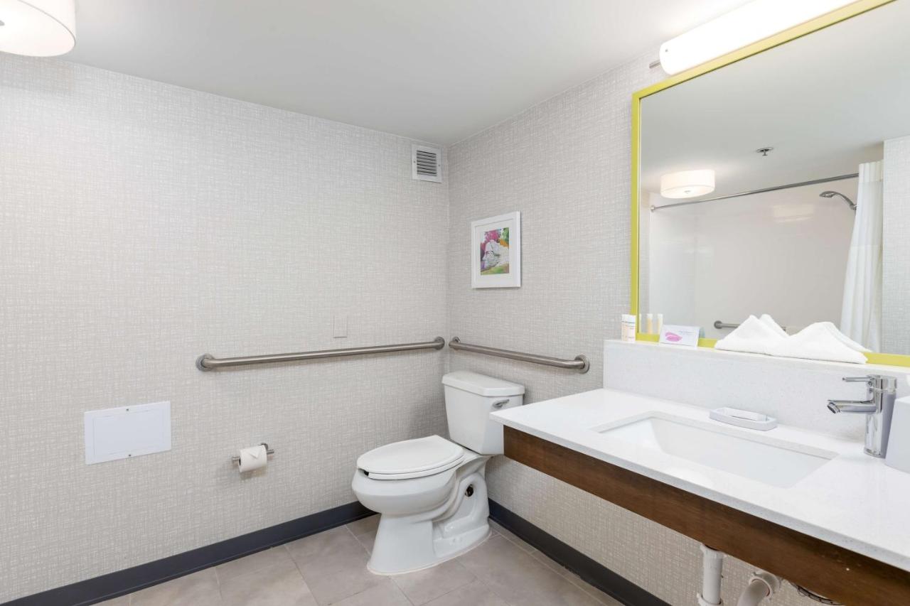 King Room with Roll-In Shower - Mobility Accessible at Hampton Inn Columbus/Dublin