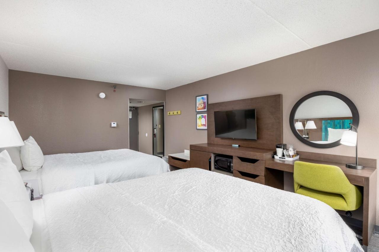 Queen Room with Two Queen Beds at Hampton Inn Columbus/Dublin