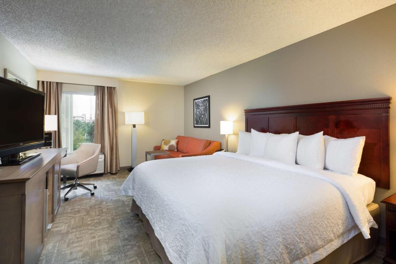King Study with Sofa Bed - Non-Smoking  at Hampton Inn Houston-Near The Galleria