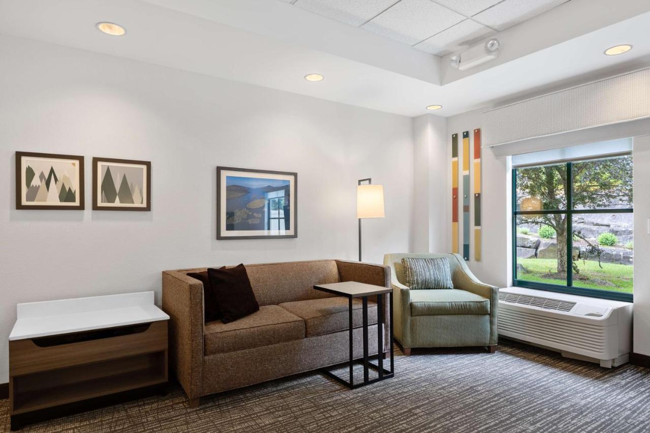 | Hampton Inn & Suites Lake George