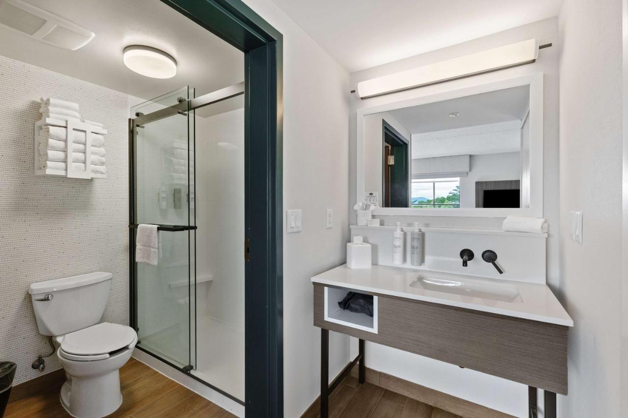 | Hampton Inn & Suites Lake George
