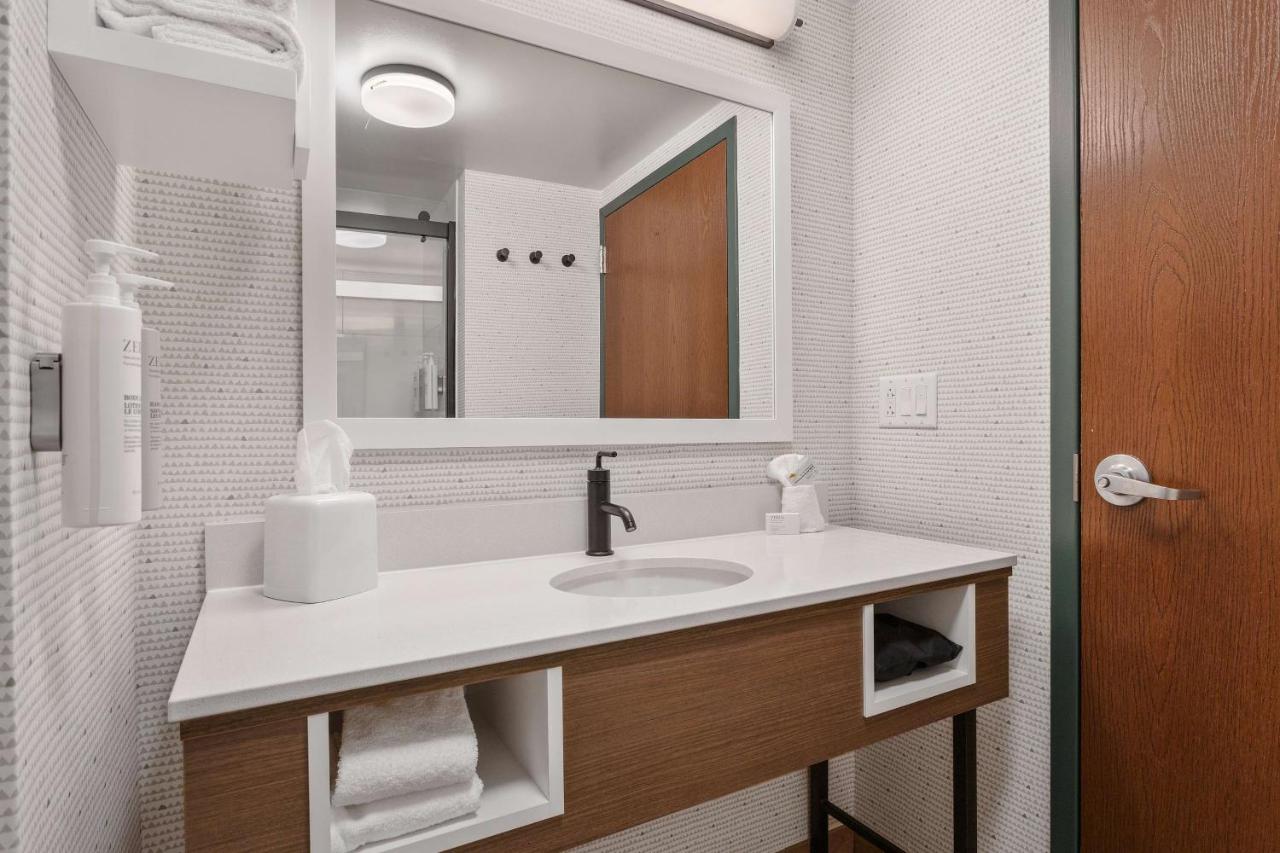 | Hampton Inn & Suites Lake George