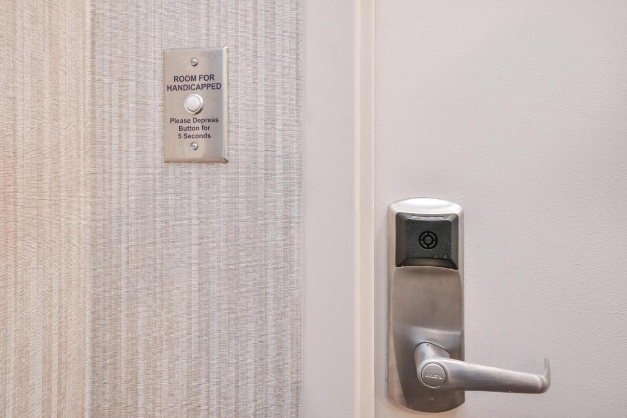 Queen Room with Two Queen Beds - Hearing Accessible/Non-Smoking at Hampton Inn Martinsburg