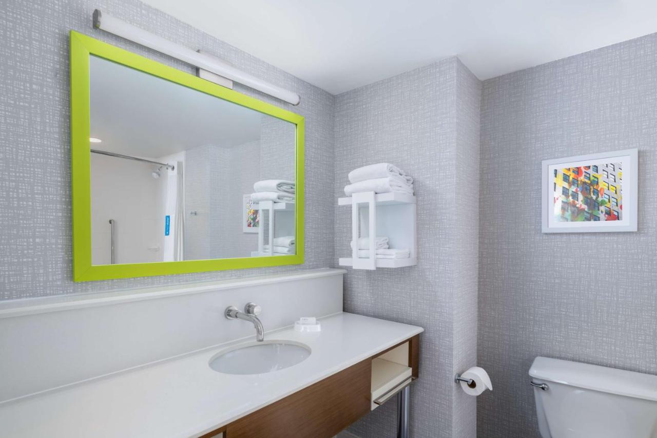 Queen Room with Two Queen Beds - Hearing Accessible/Non-Smoking at Hampton Inn Martinsburg