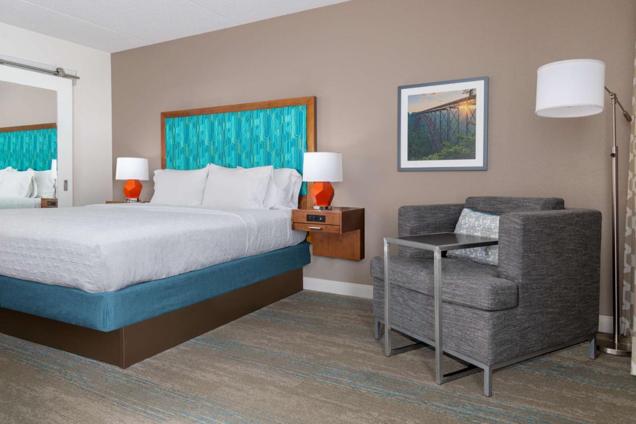 King Room at Hampton Inn Martinsburg