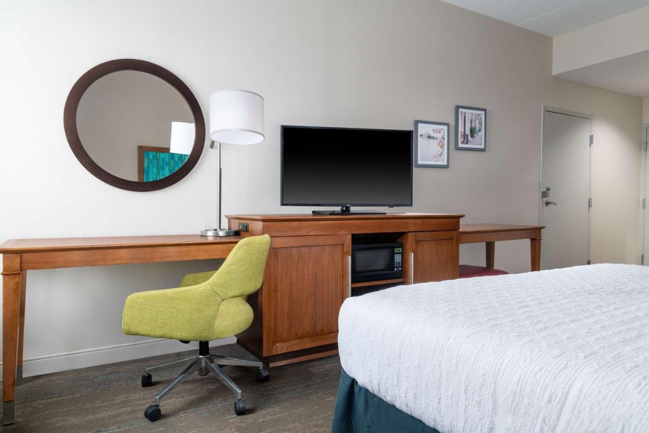 King Room- Mobility Accessible with Bathtub- Non-Smoking at Hampton Inn Martinsburg