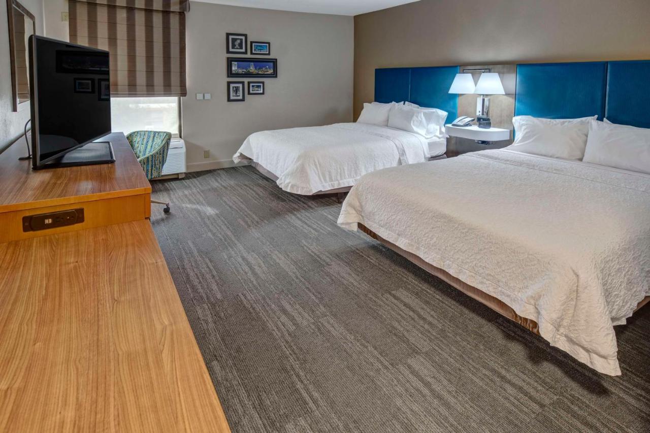 Queen Room - Disability/Hearing Accessible with Bathtub at Hampton Inn Orlando-Maingate South