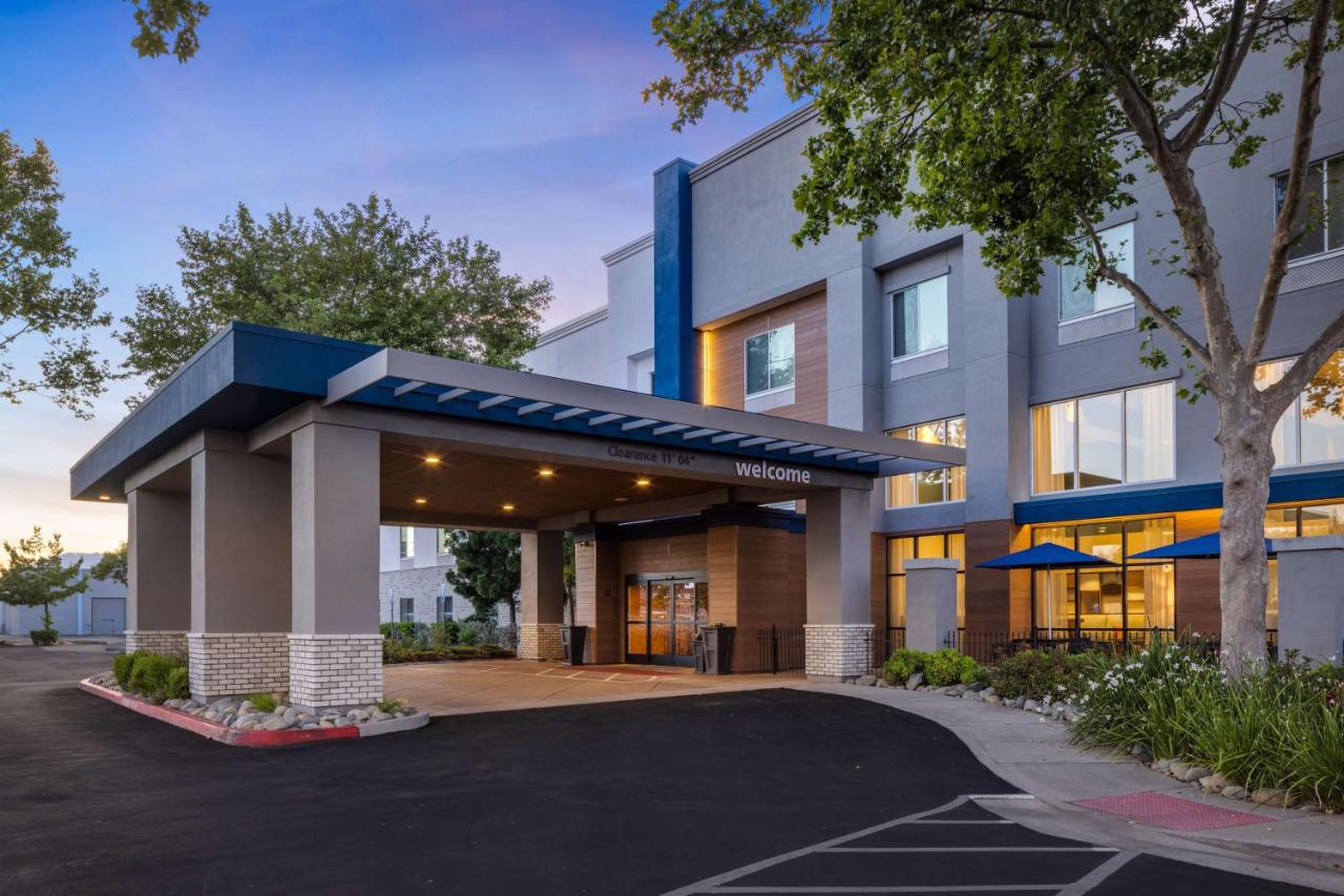 | Hampton Inn & Suites Yuba City