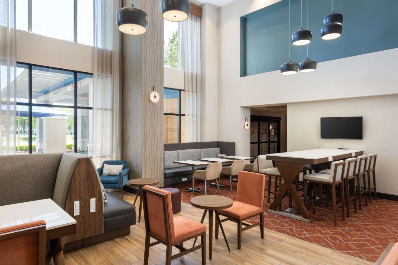 | Hampton Inn & Suites Yuba City