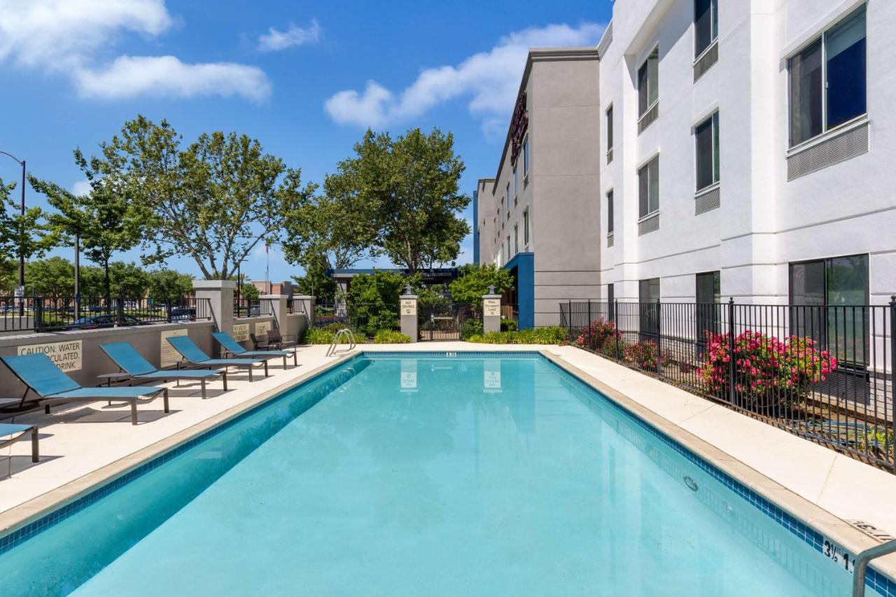 | Hampton Inn & Suites Yuba City