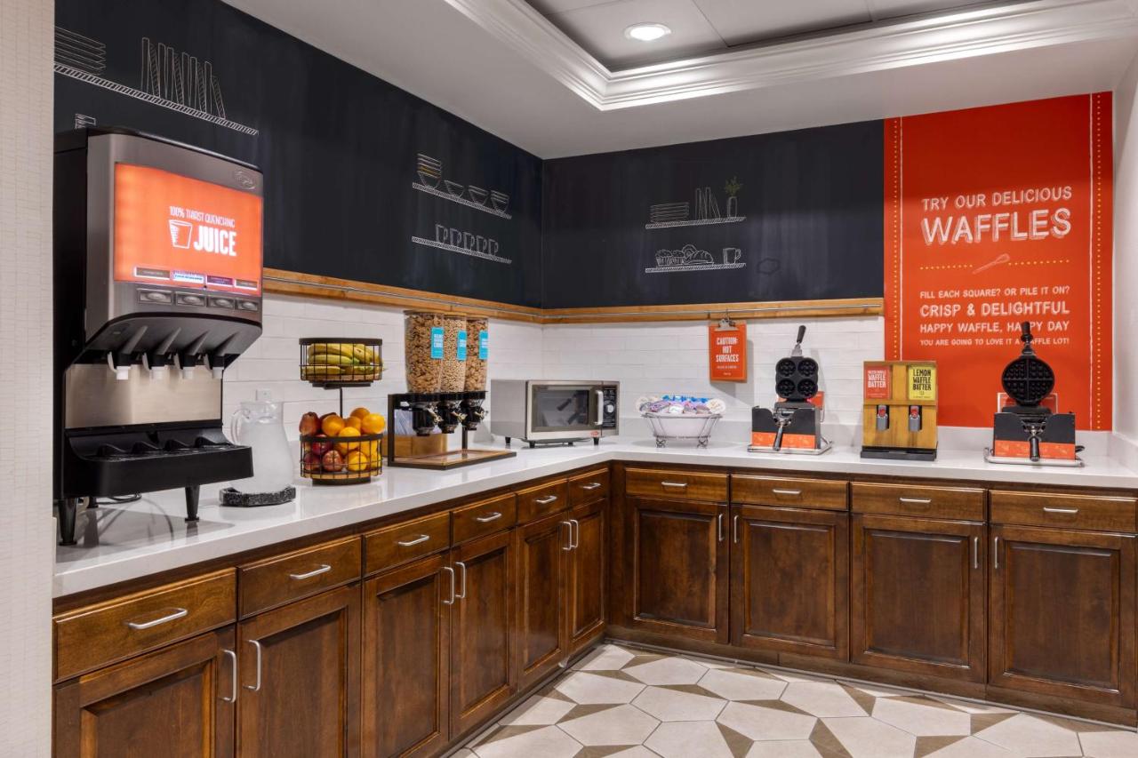| Hampton Inn & Suites Yuba City