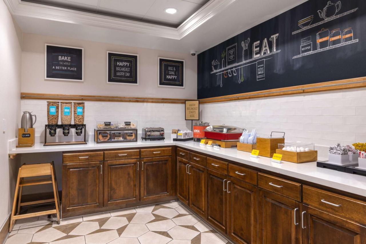 | Hampton Inn & Suites Yuba City
