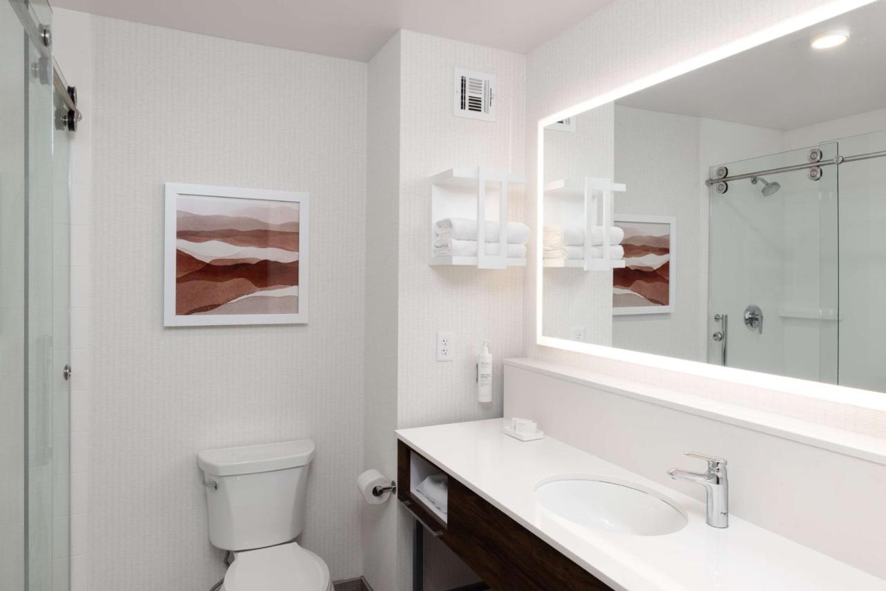 | Hampton Inn & Suites Yuba City