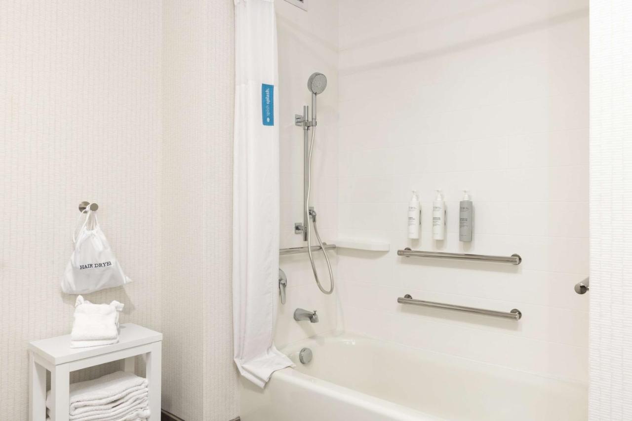 | Hampton Inn & Suites Yuba City