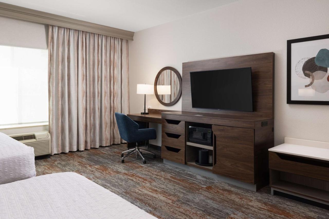 | Hampton Inn & Suites Yuba City