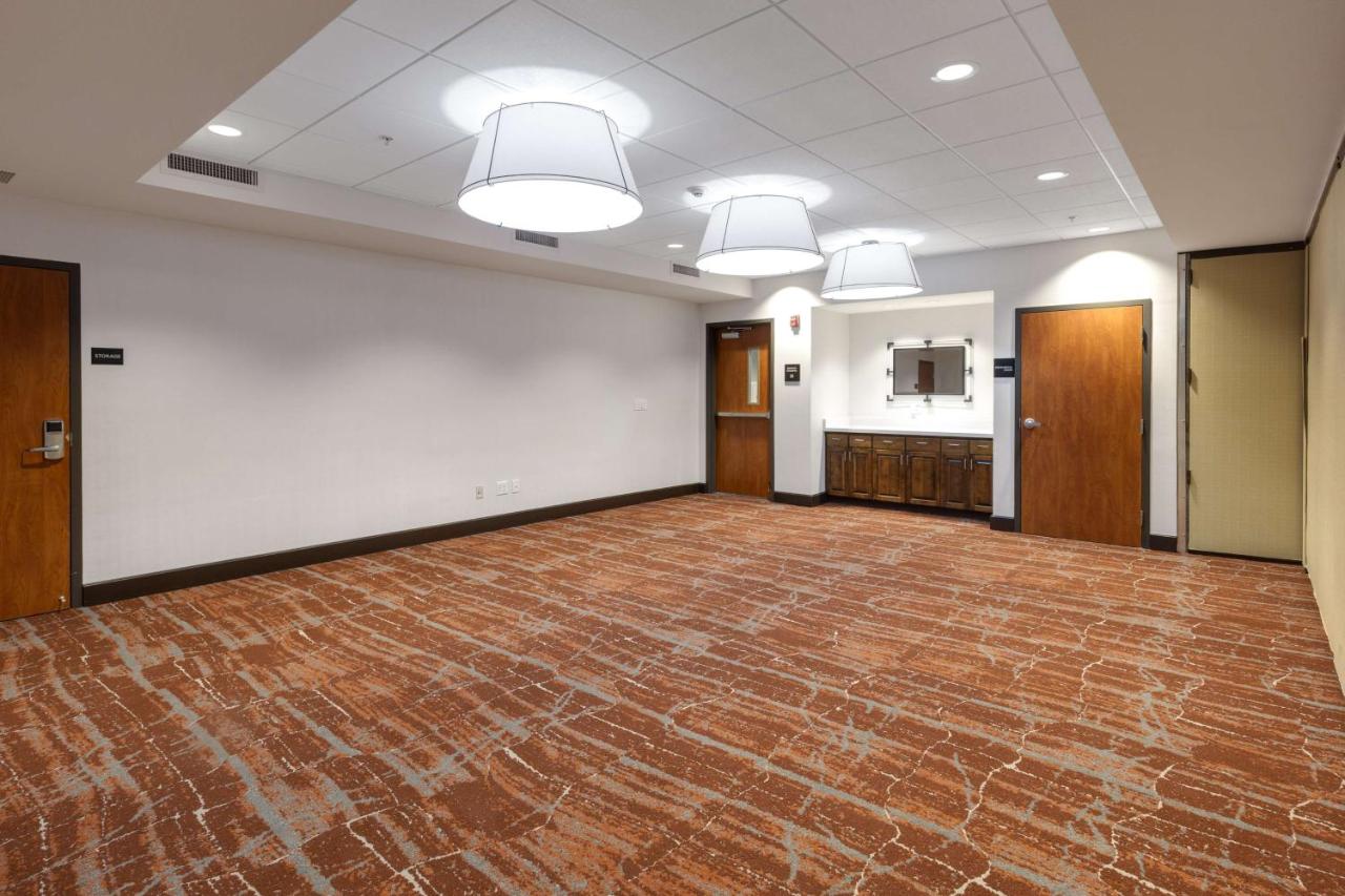 | Hampton Inn & Suites Yuba City