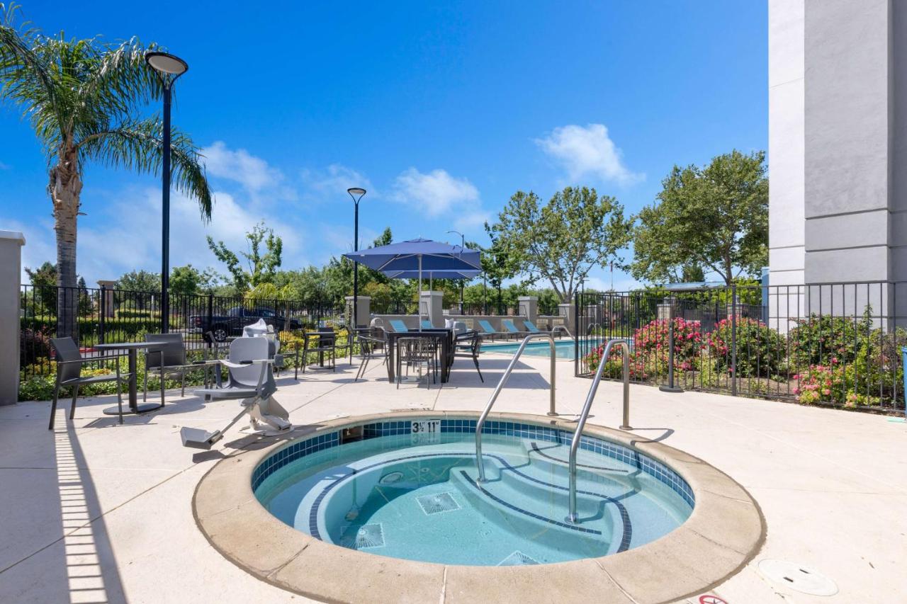 | Hampton Inn & Suites Yuba City